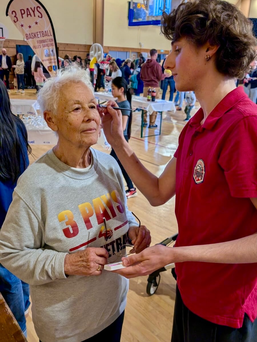 Un moment de convivialité entre bénévoles du BC3Pays.