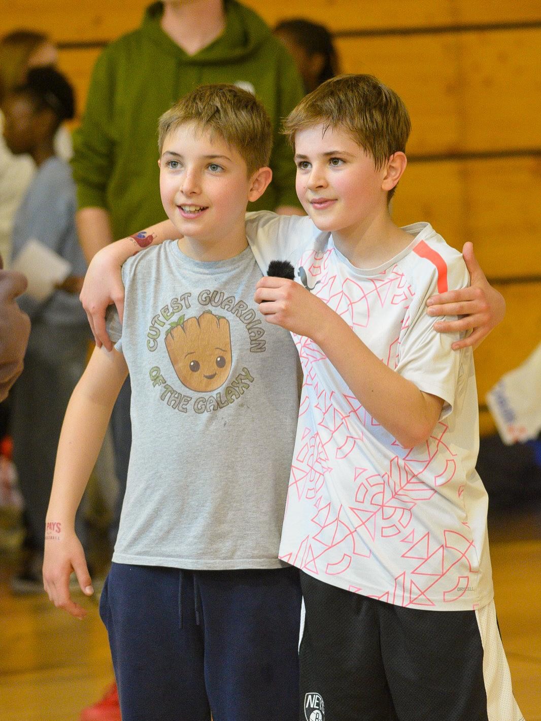 Deux participants du BC3Pays réunis pendant la fête MiniBasket.